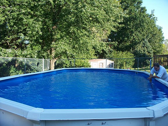 15' X 30' pool 4 ft deep