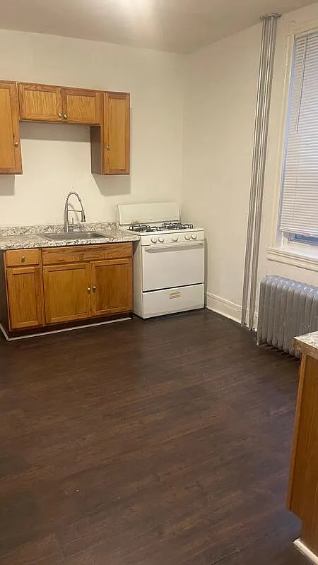 4 bed, 1.0 bath, $1,400 — Photo 4