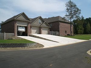 2nd image of 220 Hillview Cv