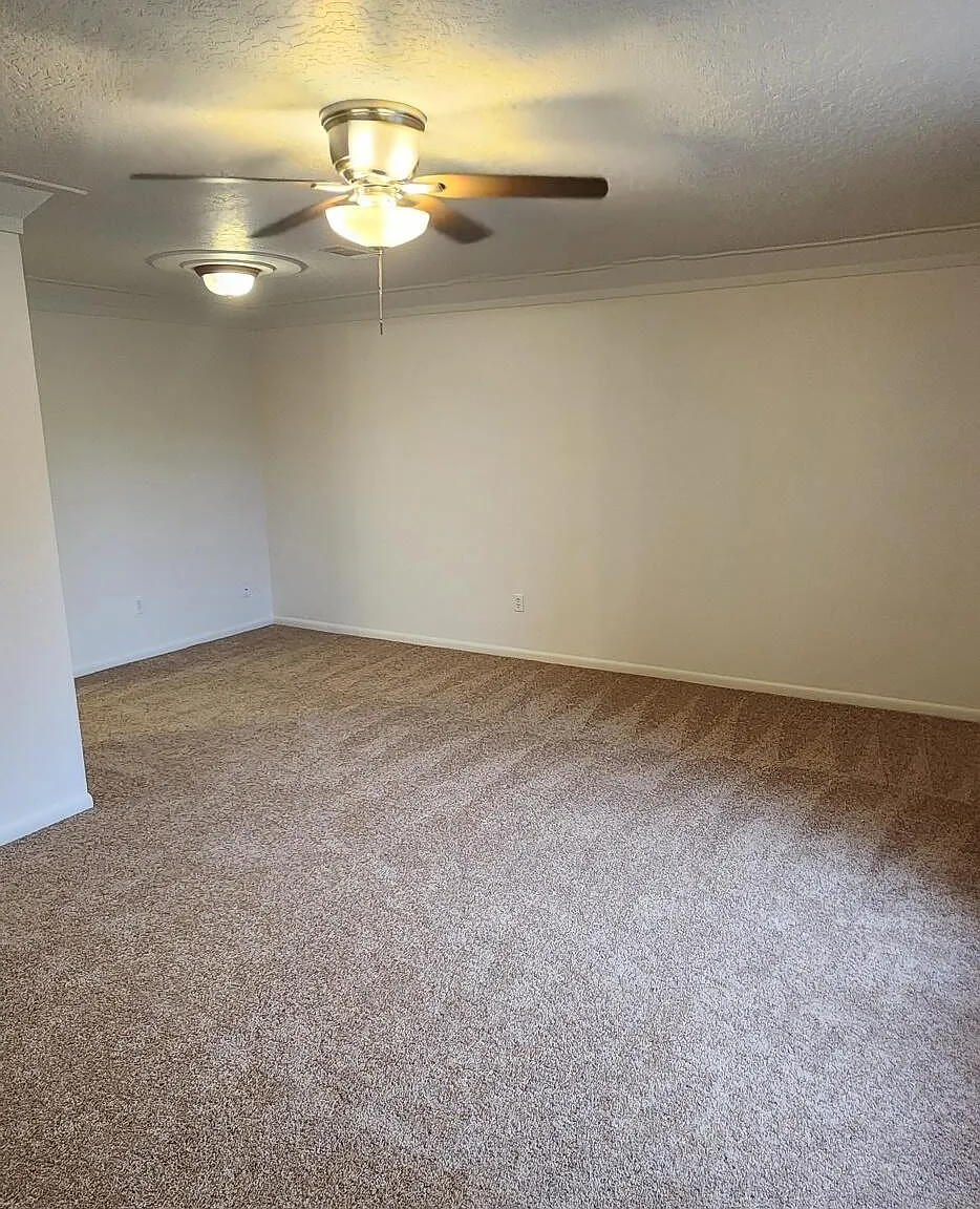 4 bed, 2.0 bath, 1540 sqft, $3,000 — Photo 3