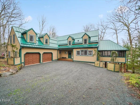 812 Dogwood Ct, Lords Valley, PA 18428