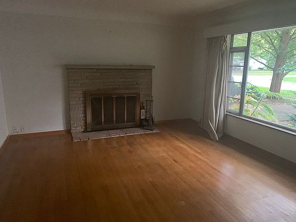 2nd image of 33134 Redwood Blvd