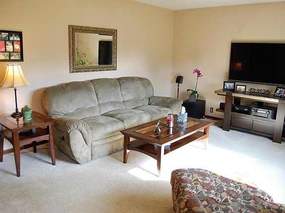3rd image of 6641 Knollview Dr