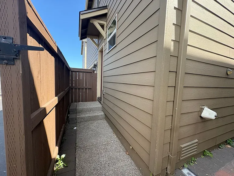 7188 NW Abigail Ter — Photo 20