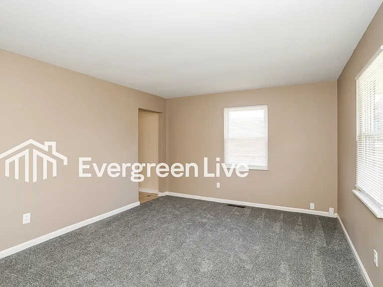 1915 Lotushill Dr — Photo 4