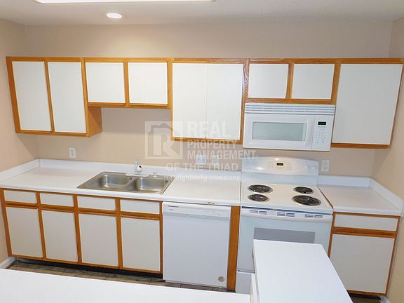 5th image of 1500 Gatewood Ave Unit 126