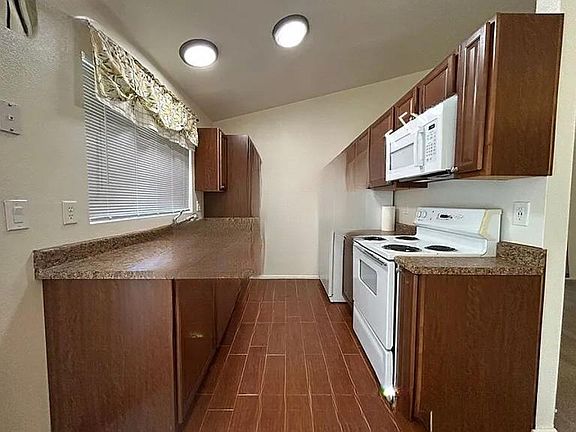 2nd image of 35 Black Diamond Ct