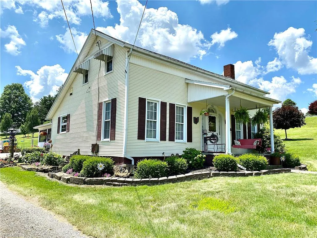 721 Hill St photo 1