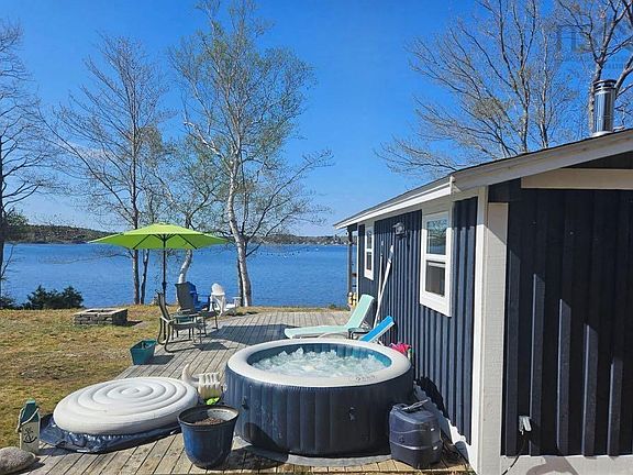 3rd image of 121 Dauphinee Rd