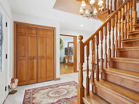 2nd image of 459 North St