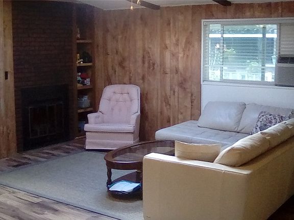 3rd image of 3611 I St NE Unit 4