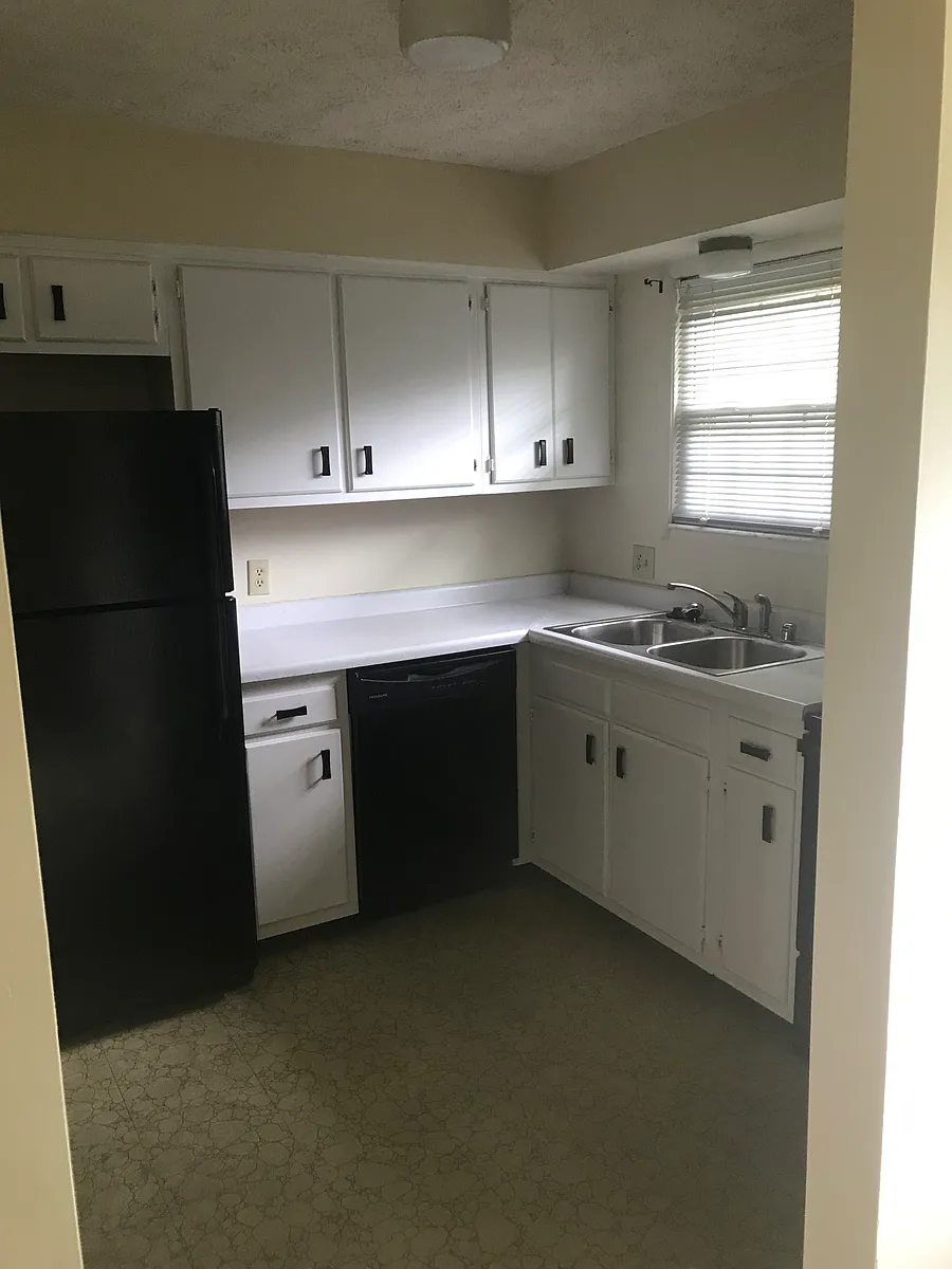 Building Photo - 3500 Warwick Dr #21
