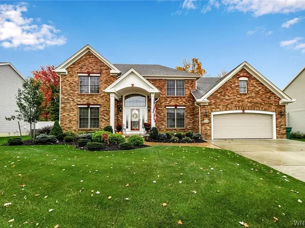 3488 Parkwood Cmn, Hamburg, NY 14075