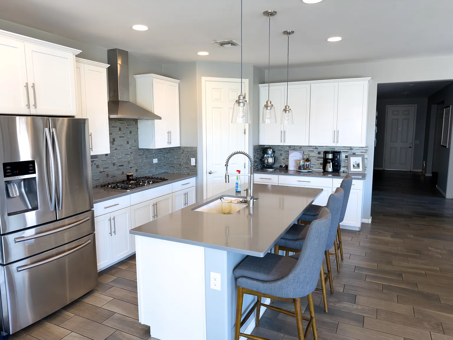 3 bed, 2056 sqft, $2,399 — Photo 3