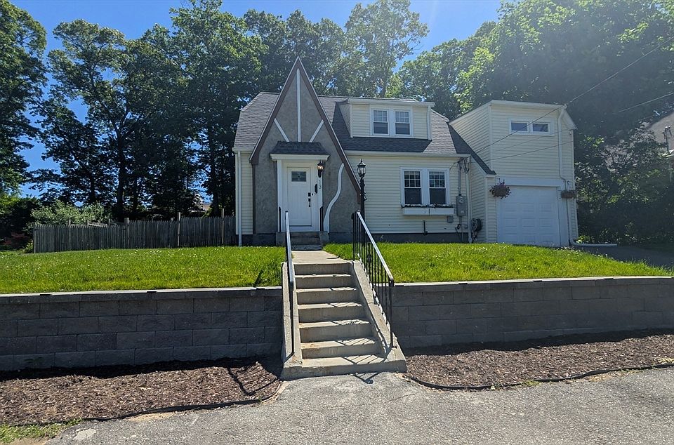 1st image of 13 Marilyn Dr