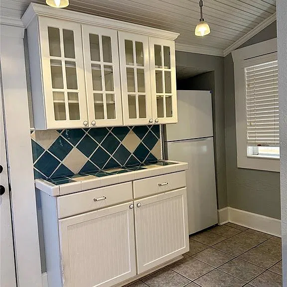 1209 E Comanche Ave — Photo 22