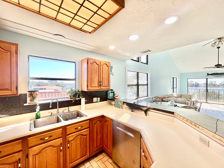 6135 N Lagoon Dr #301 — Photo 14