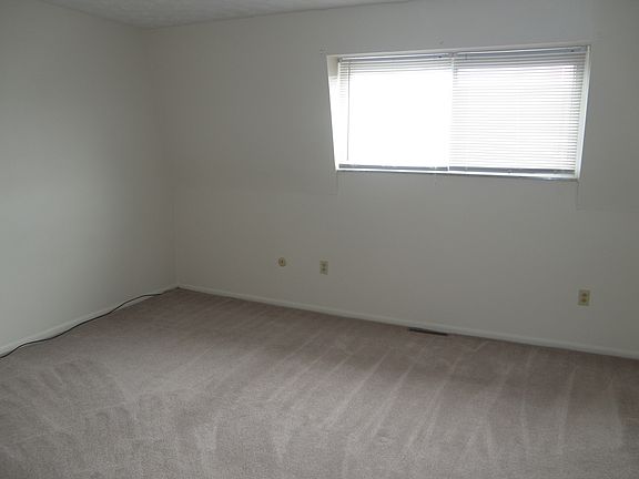 Master Bedroom w/walk in closet