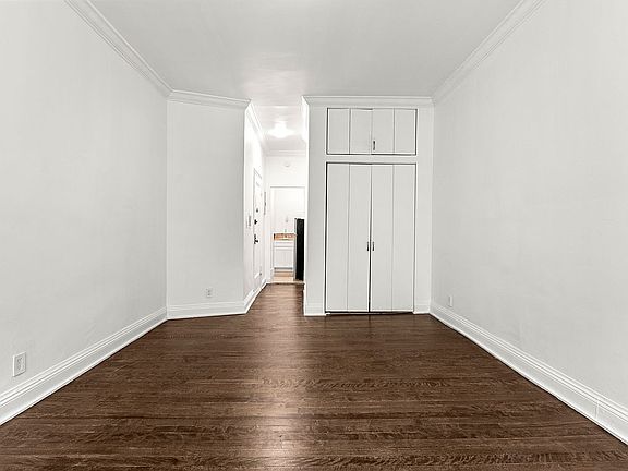 4th image of 415 W 46th St APT 2D