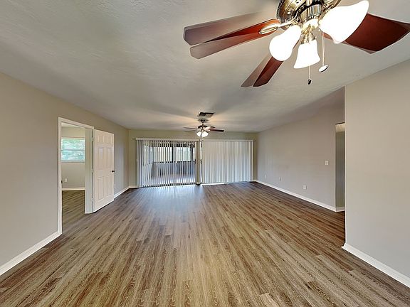 3rd image of 2041 Jefferson Ave