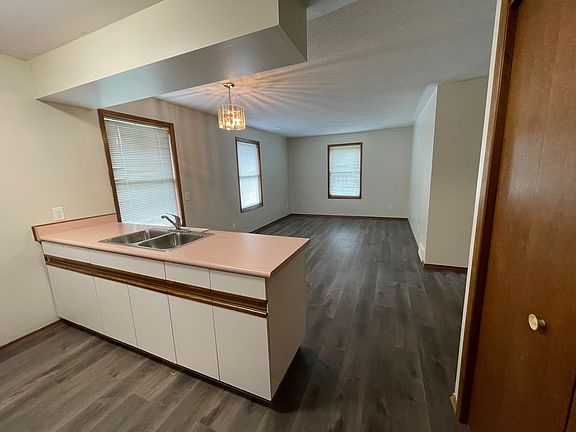 4th image of 22 Clarence St #3