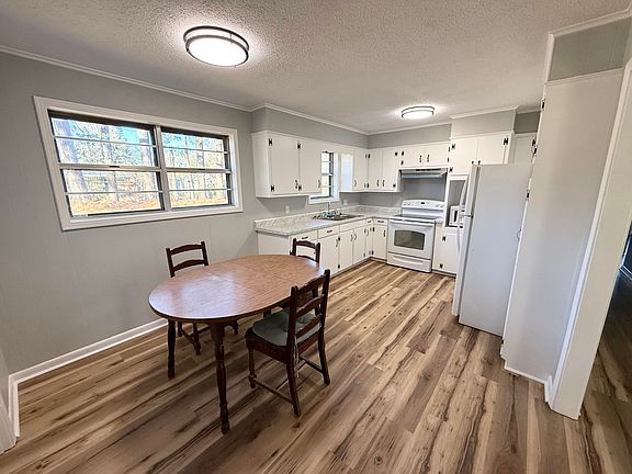 4th image of 113 Pecan Ave