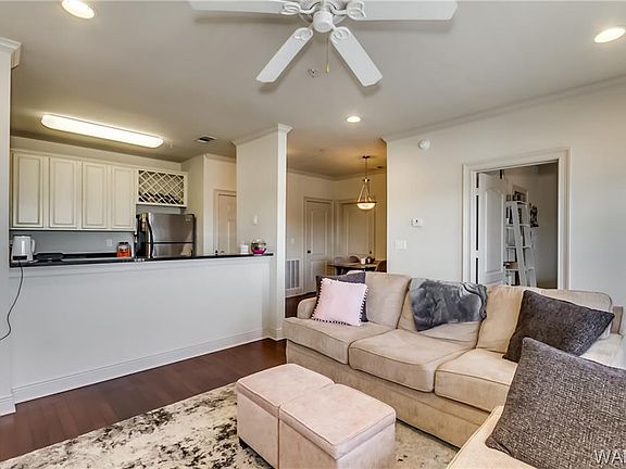4th image of 700 15th St Unit 3405