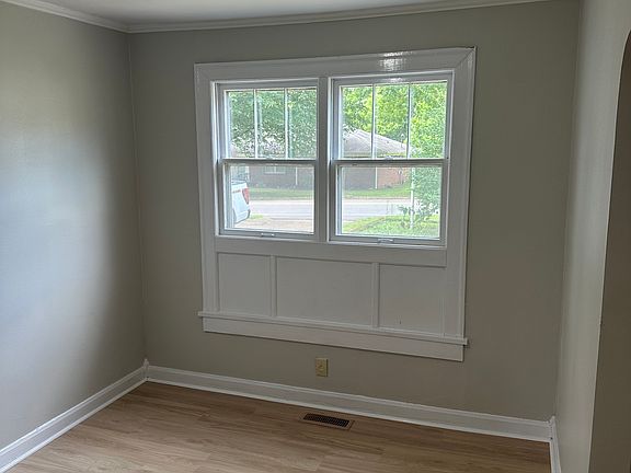 4th image of 1284 Campbell St