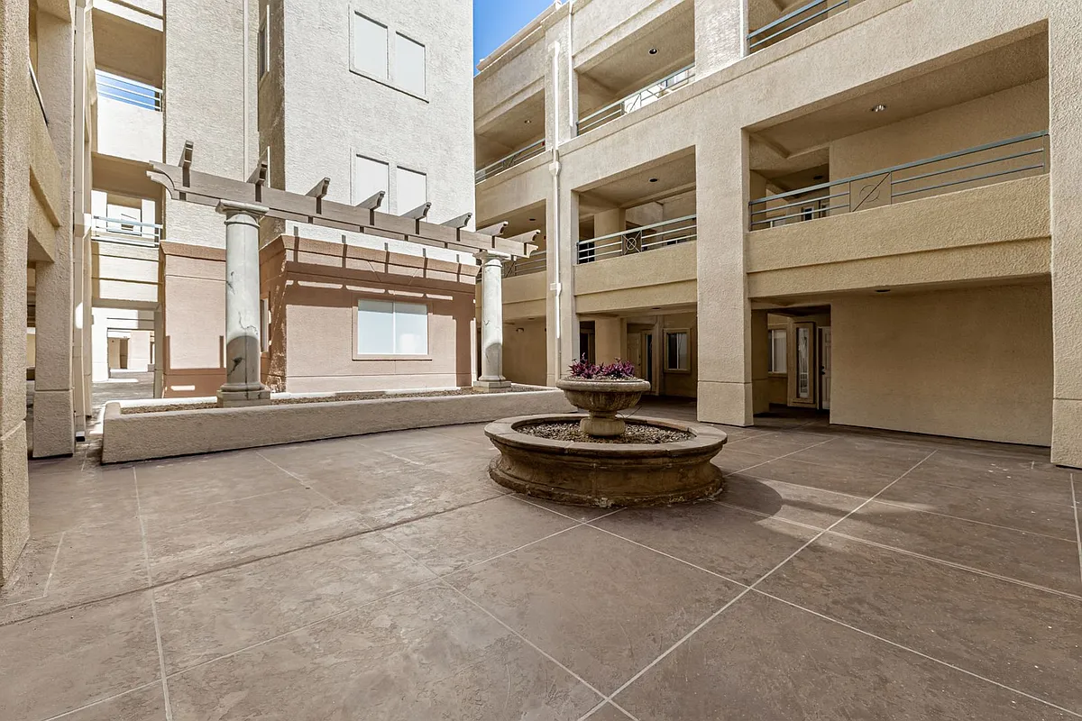 Building Photo - 210 E Flamingo Rd #105