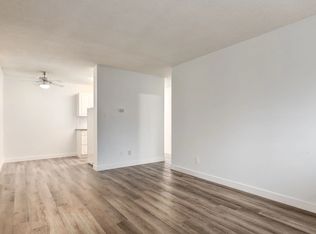 727 1st Ave NW #205, Calgary, AB T2N0A2