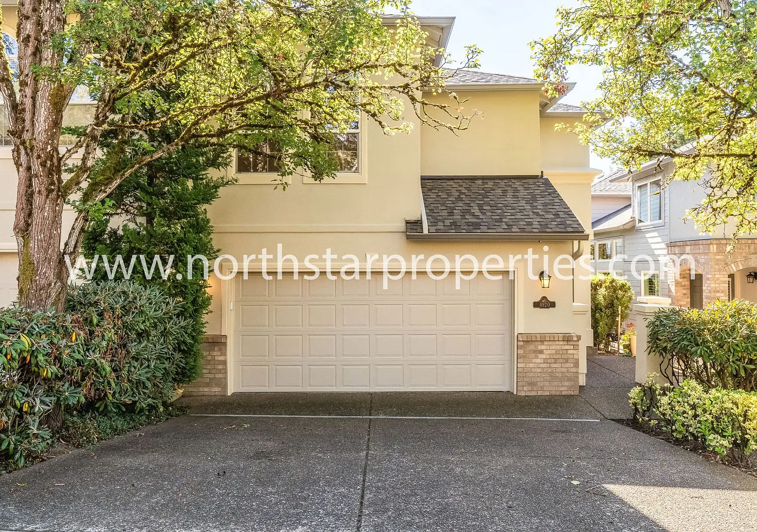 Beautiful Lake Oswego Townhome — Photo 1