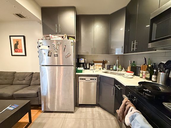4th image of 1552 Myrtle Ave #2D