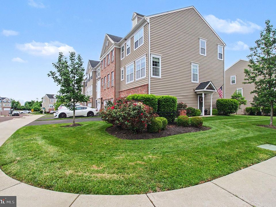 1st image of 301 W Hamlin Ave