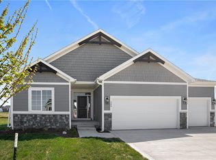 209 Creekside Dr SW, Bondurant, IA 50035