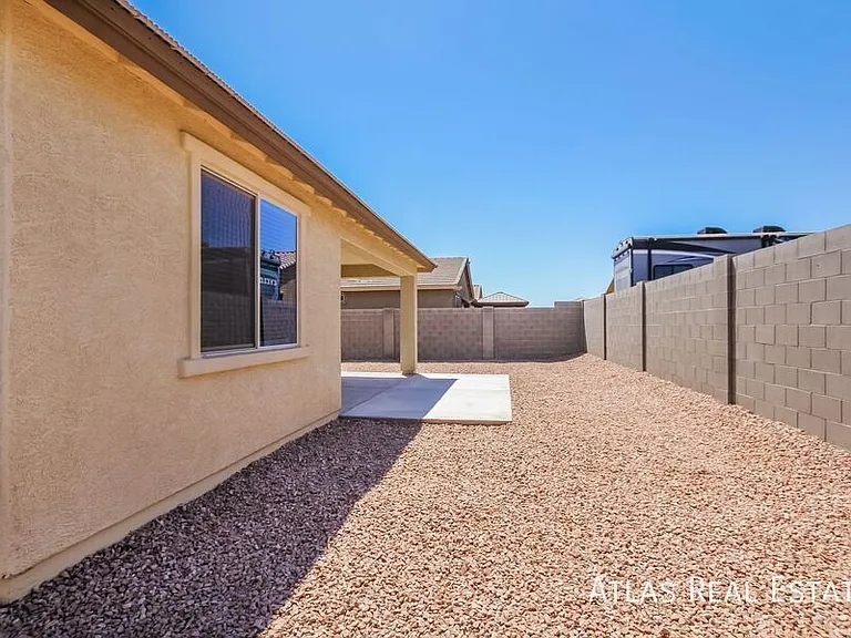 18660 W Robin Ln — Photo 15