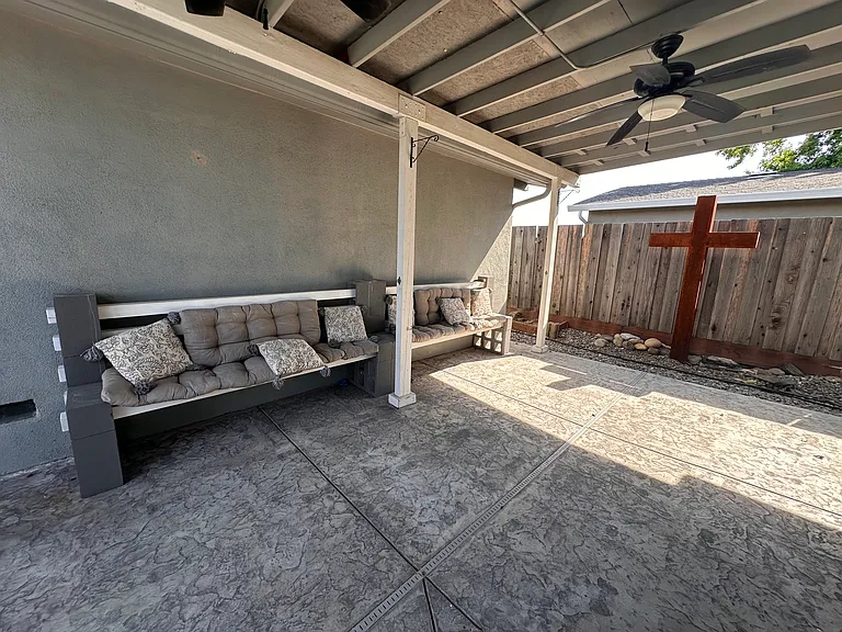 1105 W G St — Photo 26