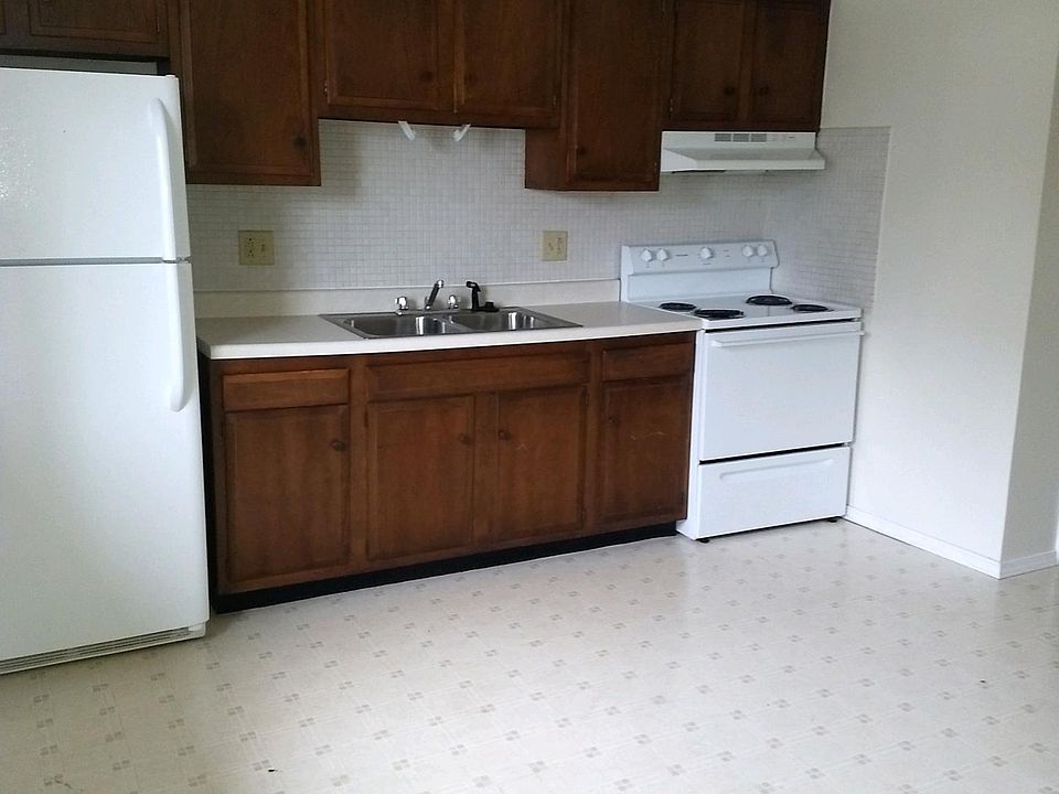 1st image of 904 E Illinois St