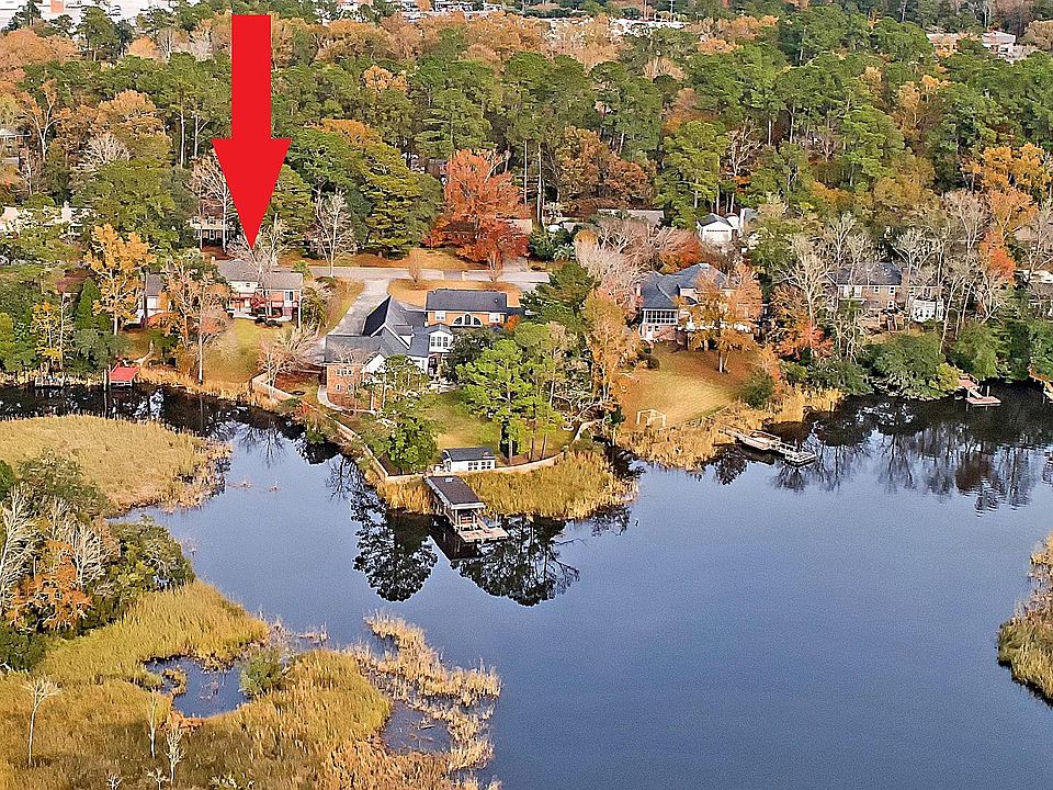 1st image of 210 Shaftesbury Ln