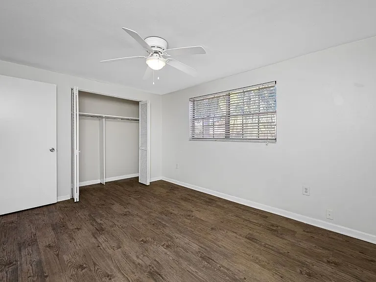 3211 W De Leon St — Photo 43