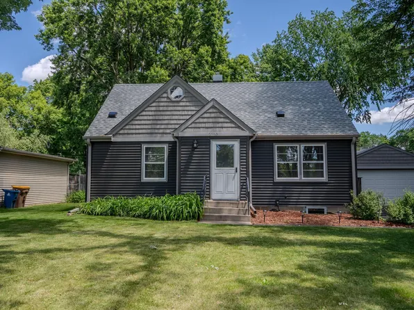 2220 Gardenette Dr S, White Bear Lake, MN 55110