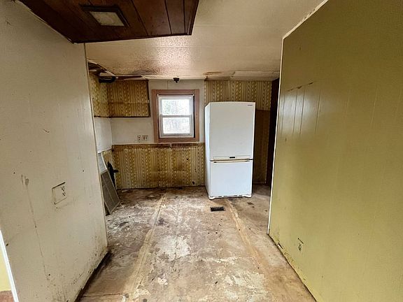 4th image of 728 Hess Dr