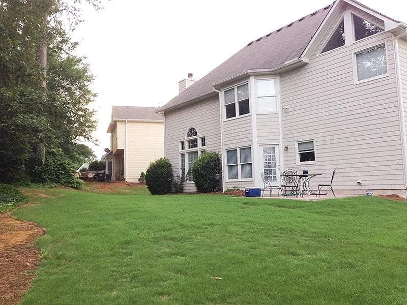 4 bed, 2.5 bath, 2428 sqft, $2,500 — Photo 2