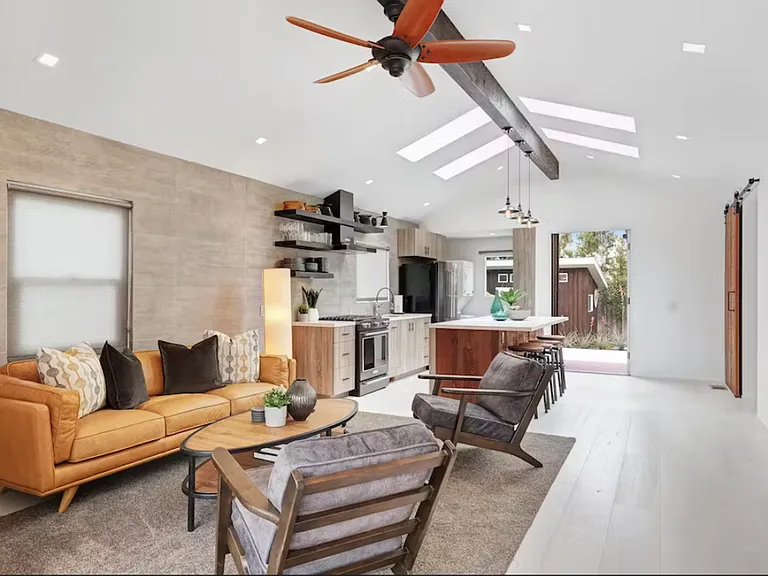 5080 Long Branch Ave — Photo 2
