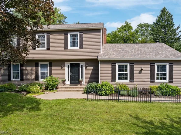 71 Parmelee Dr, Hudson, OH 44236