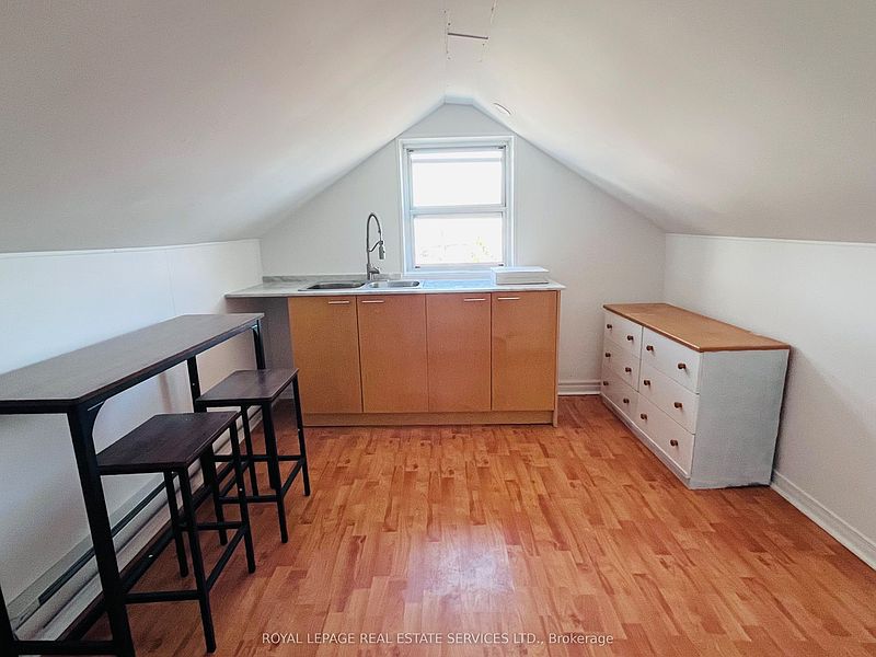 Toronto House for rent - 2 Bedrooms — photo 2