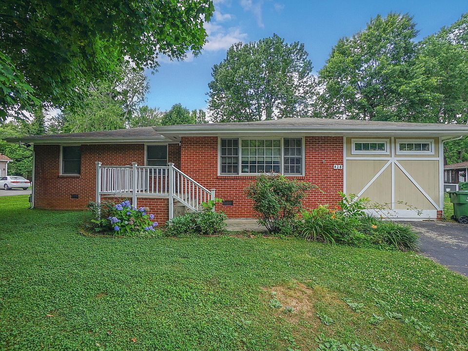 2nd image of 428 Fairlawn Cir