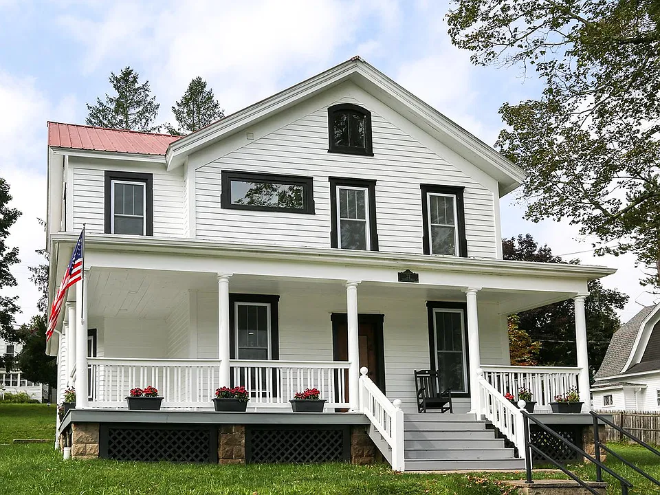 22 Dubois St