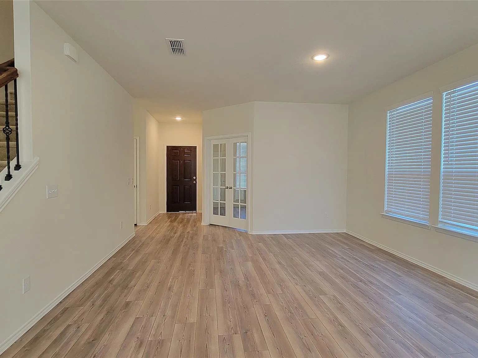 4 bed, 2617 sqft, $2,350 — Photo 3
