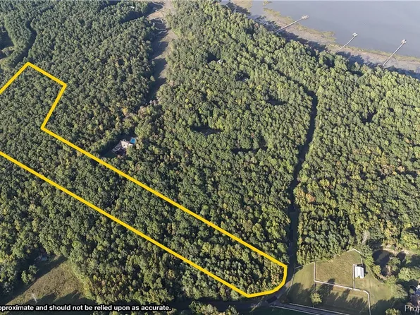 High Bluff Ln, Barhamsville, VA 23011