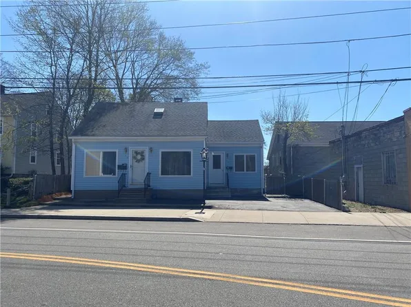 15 Centre St E, Rumford, RI 02916